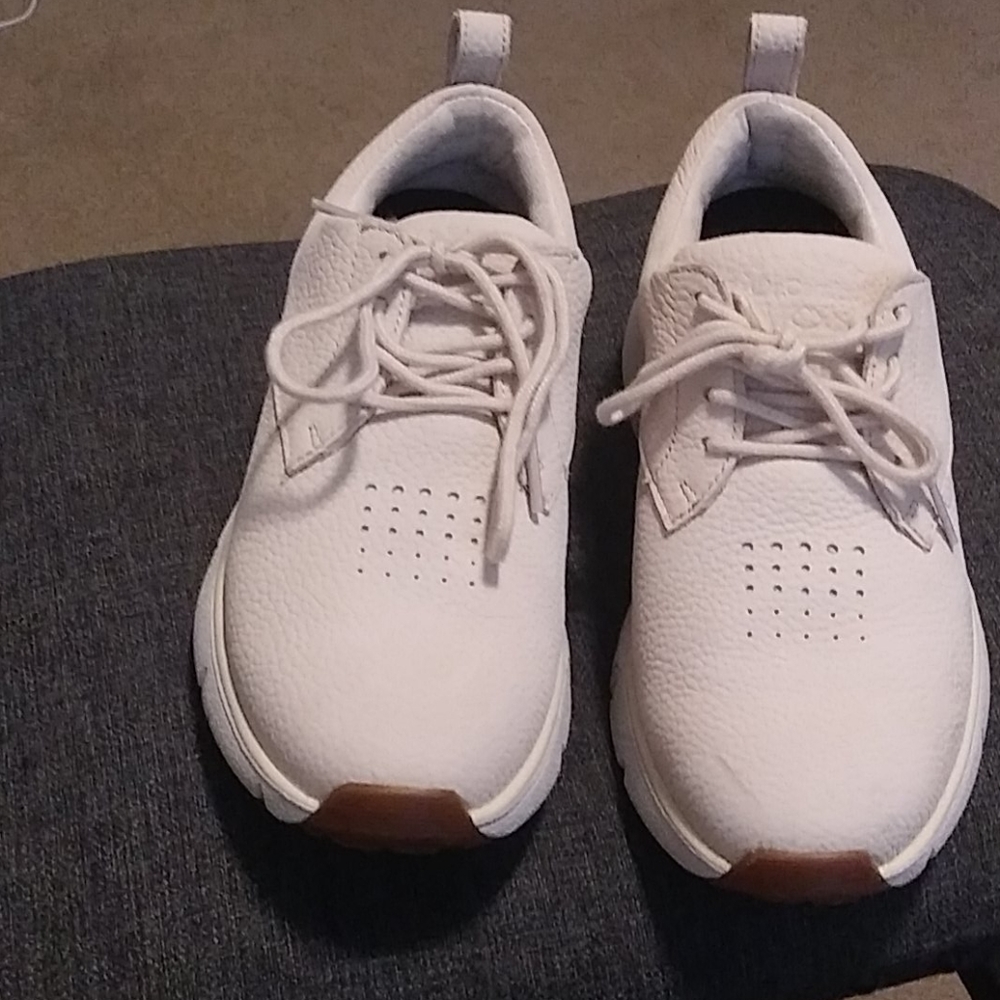 Women's diabetic size 7 sneakers
